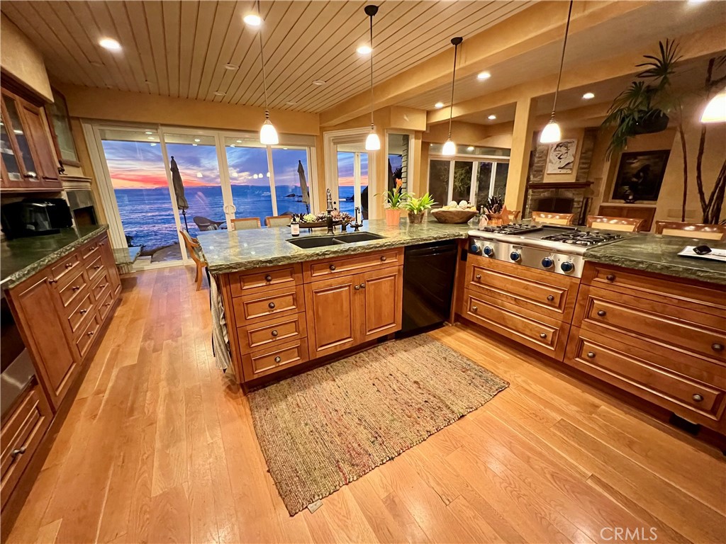 1137 Marine Drive, Laguna Beach CA 92651 - photo 15