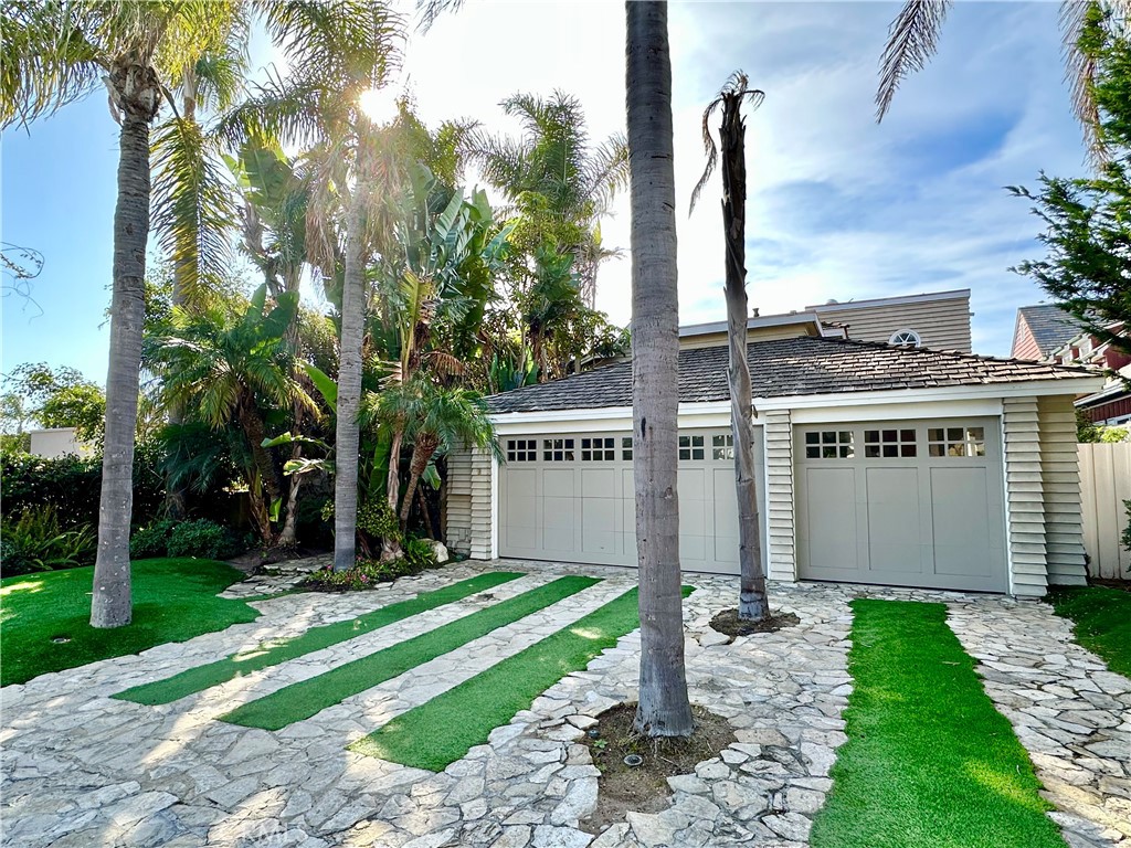 1137 Marine Drive, Laguna Beach CA 92651 - photo 32