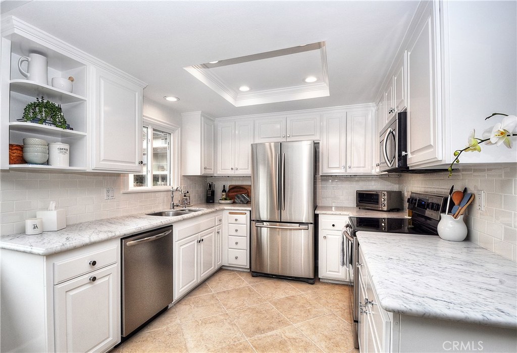 New renovation highlighted by gorgeous Carrera Marble and stainless appliances - 117 Blue Lagoon, Laguna Beach CA 92651 - photo 1