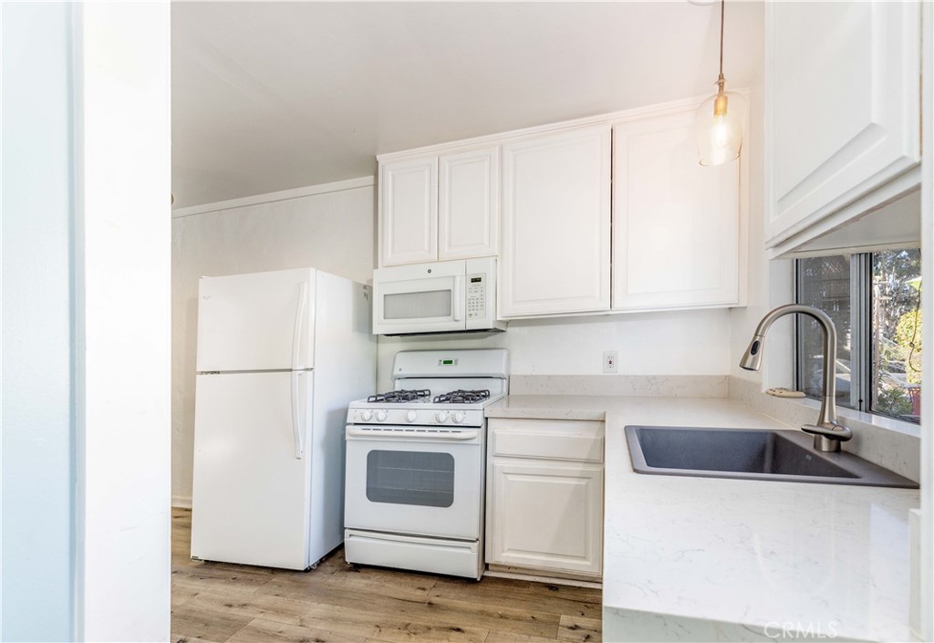 1172 Catalina Back, Laguna Beach CA 92651 - photo 4