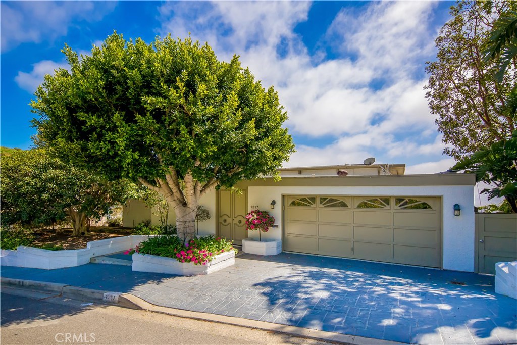 1217 Skyline Drive, Laguna Beach CA 92651 - photo 1