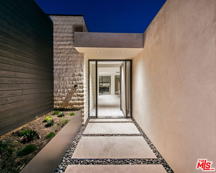 1218 Coronado Drive, Laguna Beach CA 92651 - photo 6