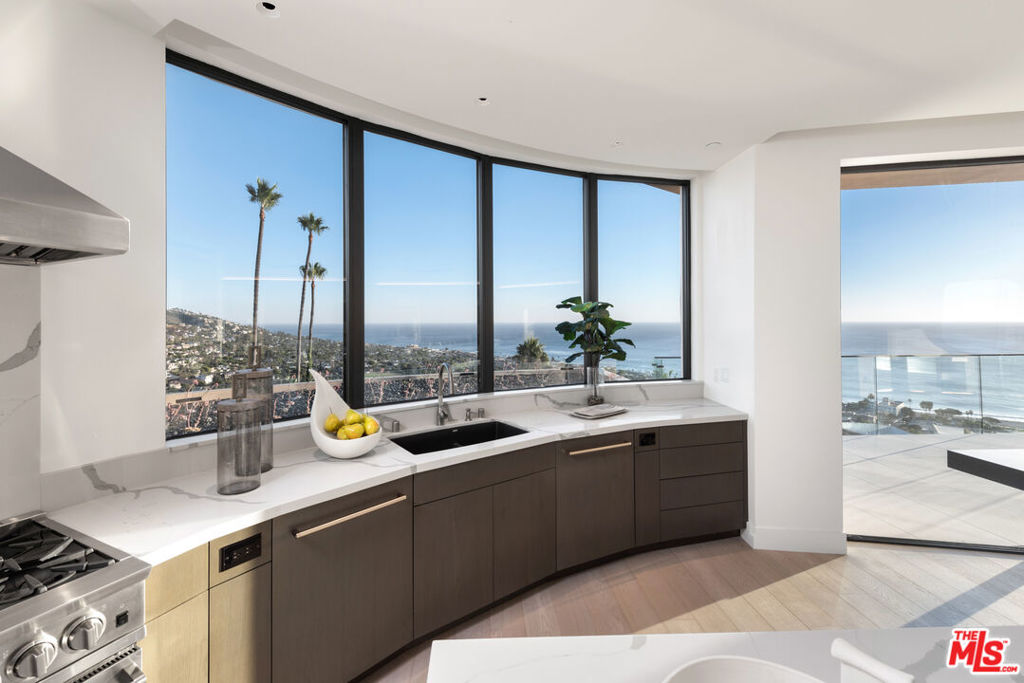 1218 Coronado Drive, Laguna Beach CA 92651 - photo 13