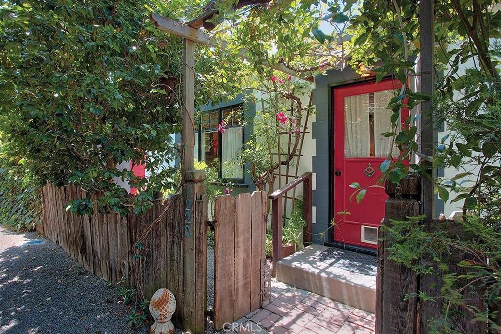 Welcome to 1220 Roosevelt Lane. Country pebbled pathways in this charming , historic Sarah Thurston Park and artist's en - 1220 Roosevelt Lane, Laguna Beach CA 92651 - photo 1