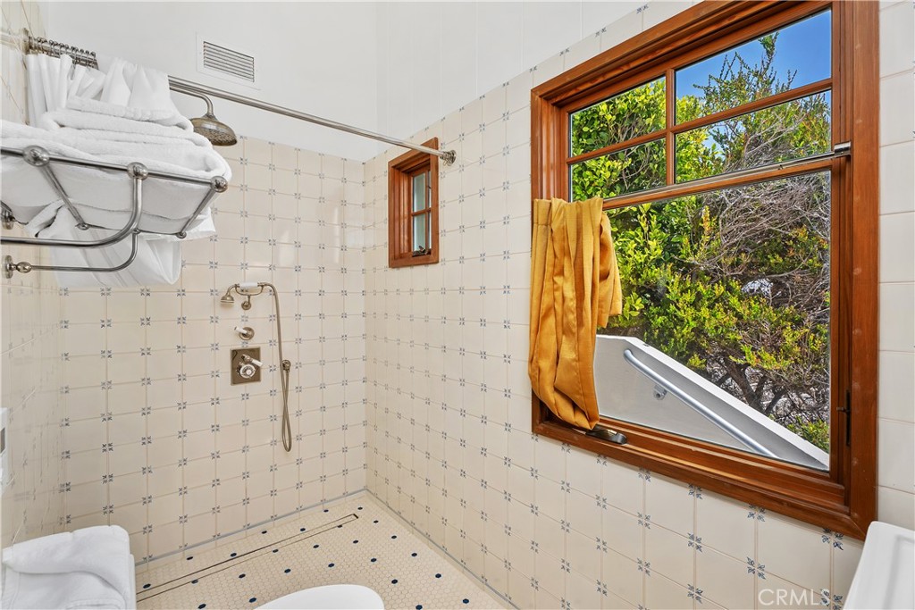 125 Saint Anns Drive, Laguna Beach CA 92651 - photo 19