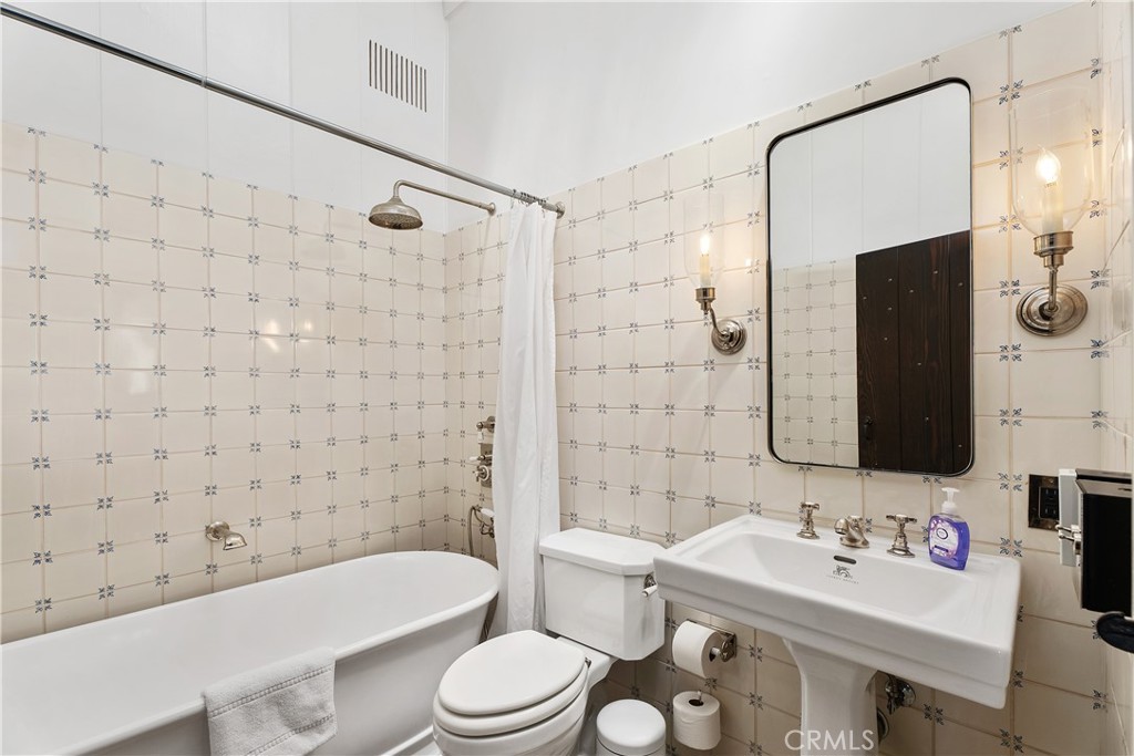 125 Saint Anns Drive, Laguna Beach CA 92651 - photo 27