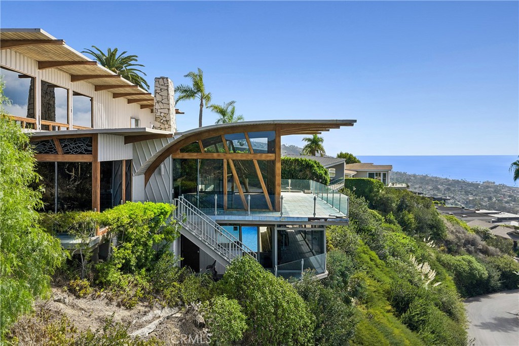 Photo digitally altered to show pool filled with water. - 1255 Skyline Drive, Laguna Beach CA 92651 - photo 5
