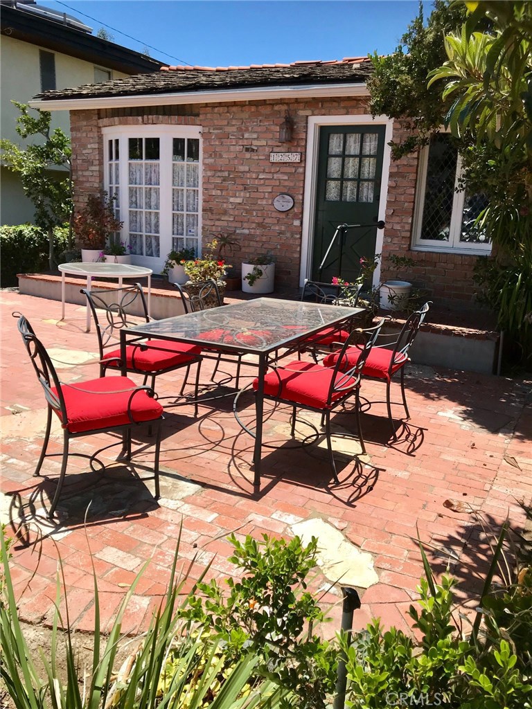 Brick courtyard in the front of the home. - 1257 Catalina, Laguna Beach CA 92651 - photo 1