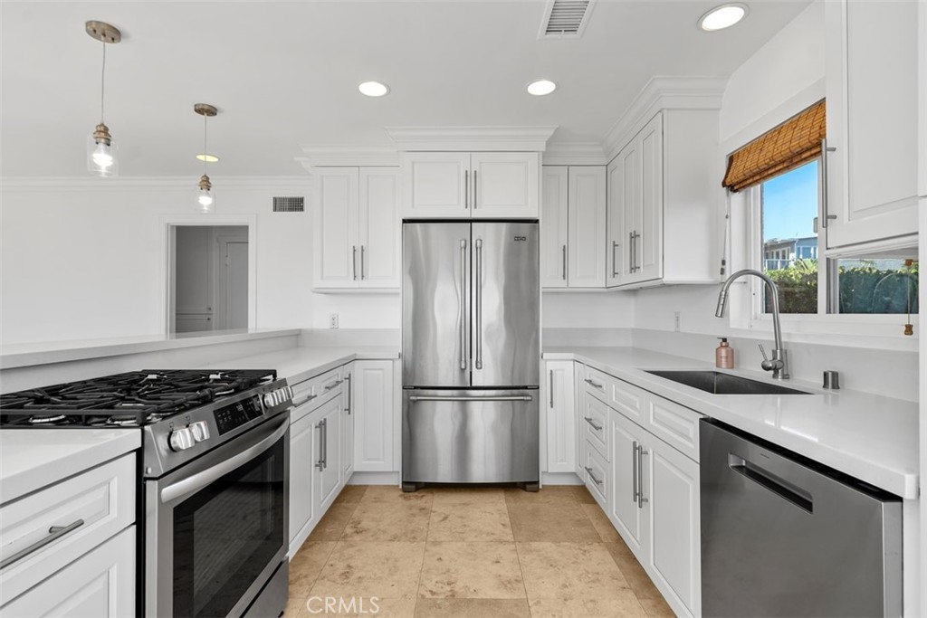 1285 Cortez Avenue, Laguna Beach CA 92651 - photo 13