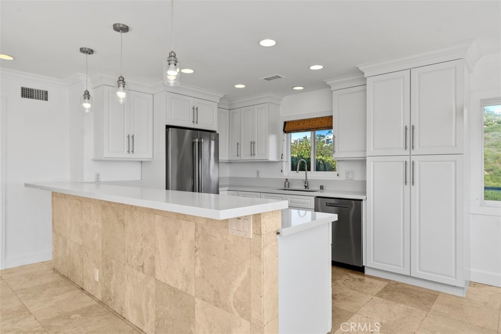 1285 Cortez Avenue, Laguna Beach CA 92651 - photo 16