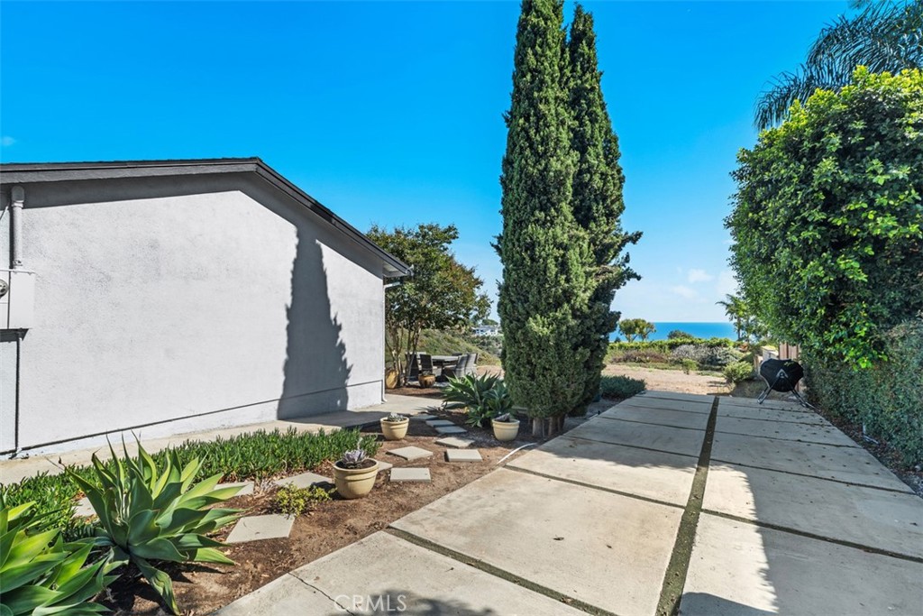 1285 Cortez Avenue, Laguna Beach CA 92651 - photo 28