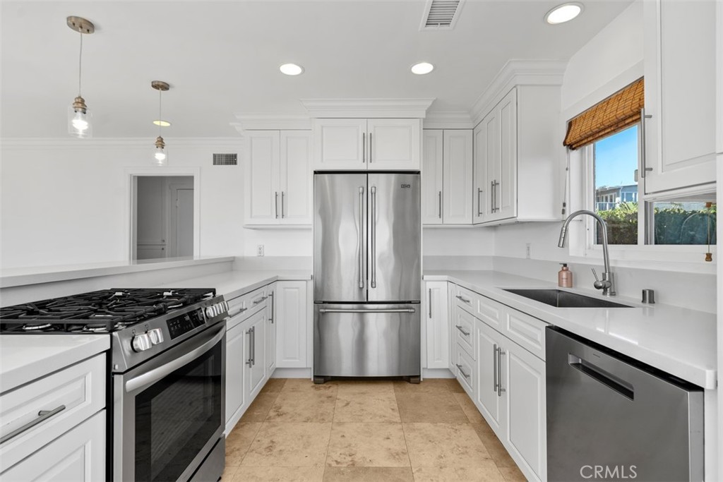 1285 Cortez Avenue, Laguna Beach CA 92651 - photo 13
