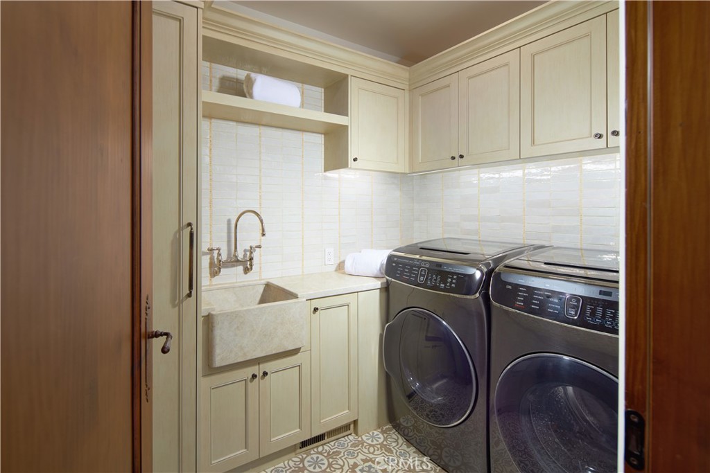 1302 Skyline Drive, Laguna Beach CA 92651 - photo 24