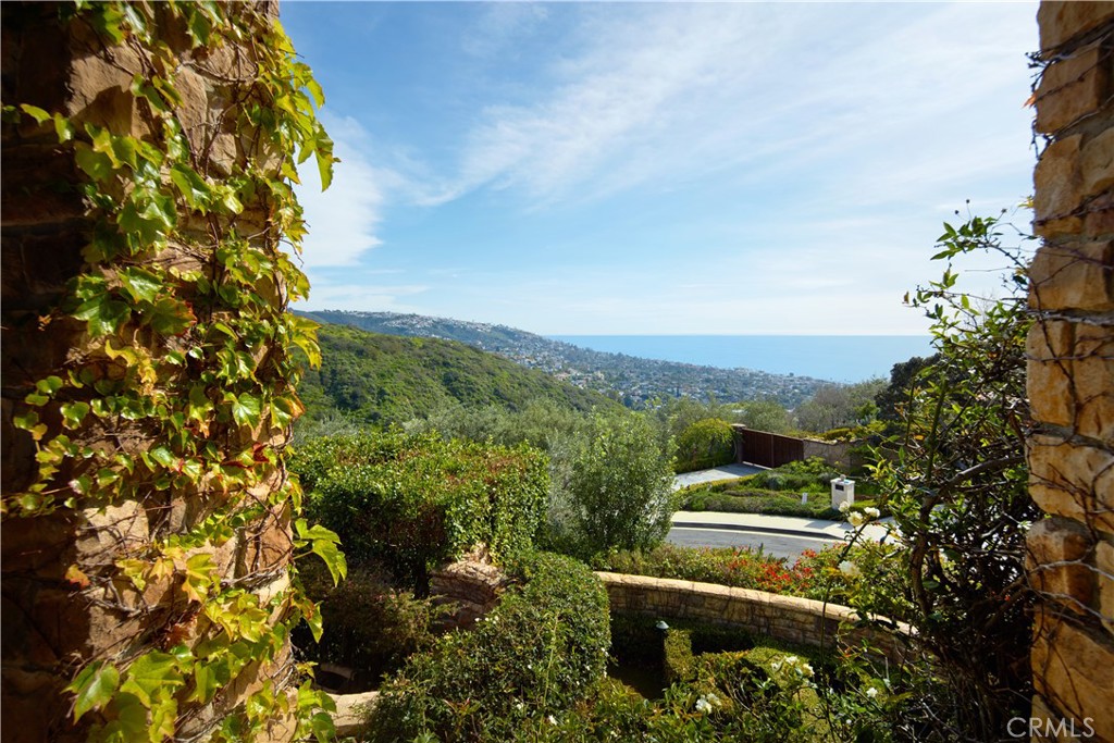 1302 Skyline Drive, Laguna Beach CA 92651 - photo 31