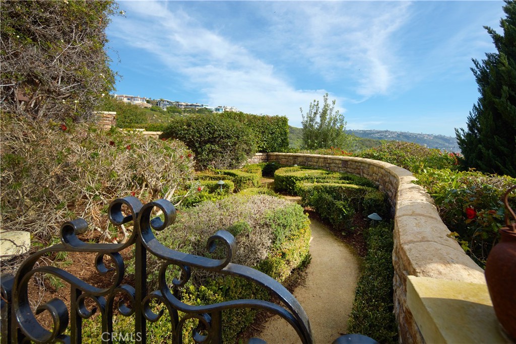 1302 Skyline Drive, Laguna Beach CA 92651 - photo 32