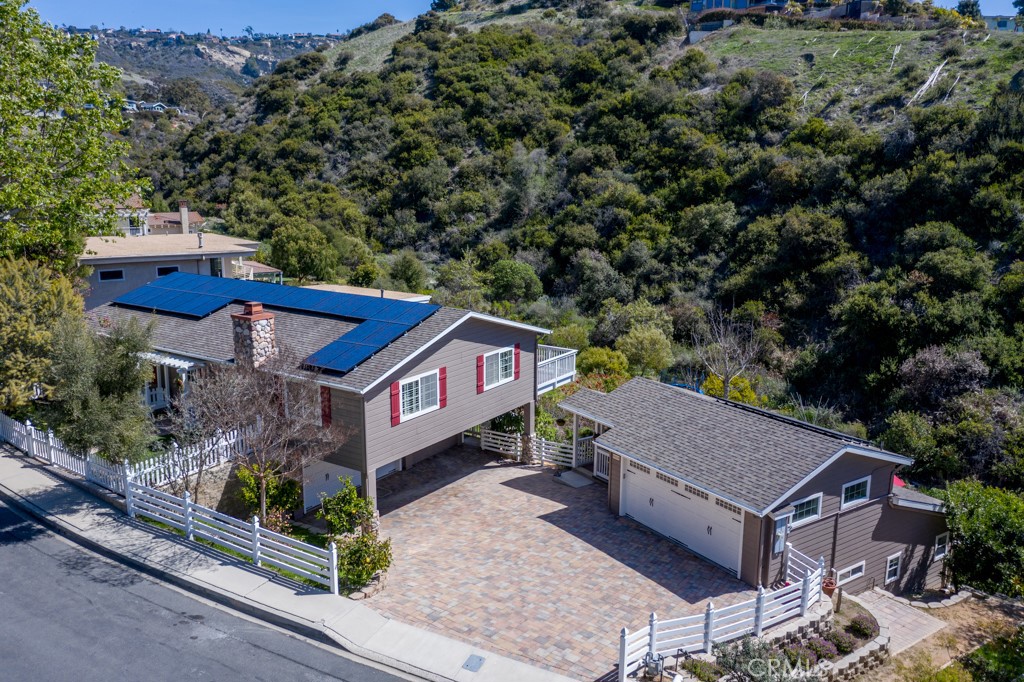 Main house and guest house, make sure to view the 3D Virtual Tour! - 1315 Dunning Dr., Laguna Beach CA 92652 - photo 1