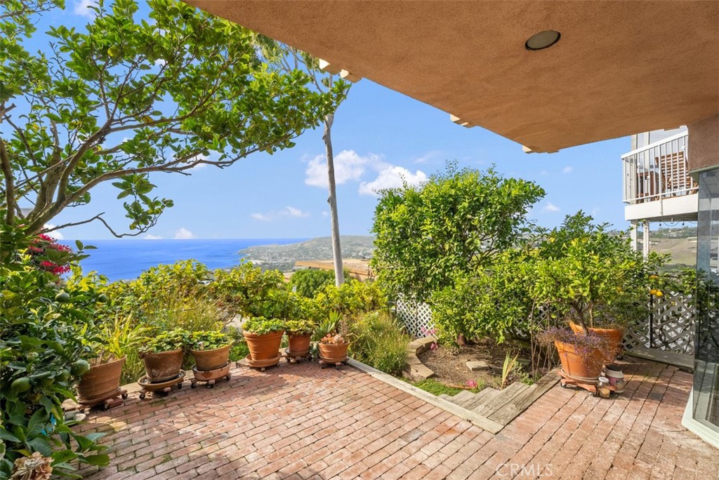 Bricked patio and lush backyard - 1325 La Mirada Street, Laguna Beach CA 92651 - photo 24