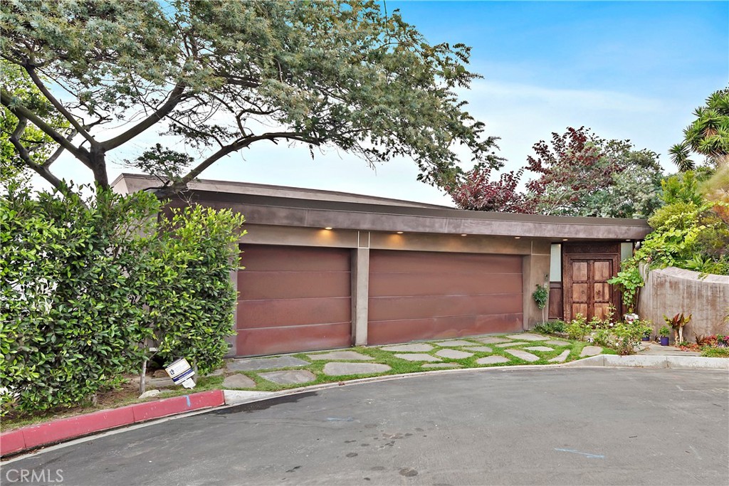 1330 Coronado Drive, Laguna Beach CA 92651 - photo 1