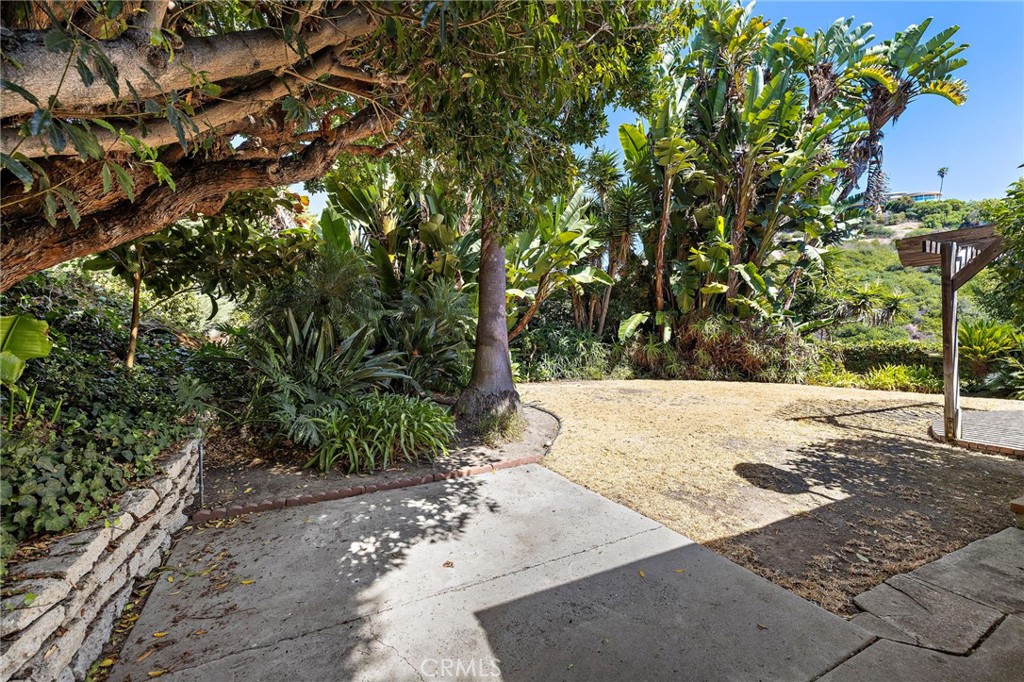 1334 Dunning Drive, Laguna Beach CA 92651 - photo 23