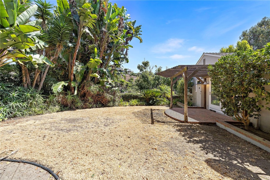 1334 Dunning Drive, Laguna Beach CA 92651 - photo 25