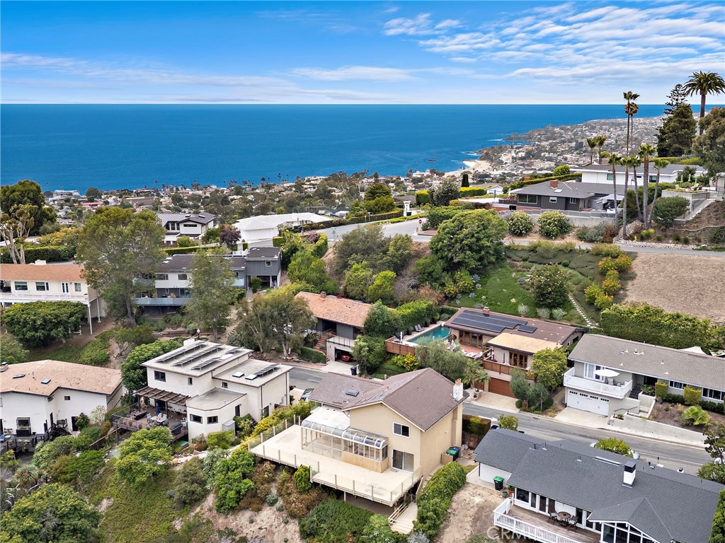 Ideally located just moments from downtown Laguna Beach and the beach! - 1337 Terrace Way, Laguna Beach CA 92651 - photo 26