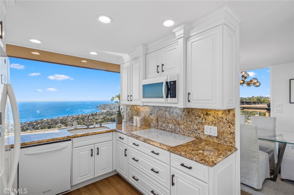 1339 La Mirada Street, Laguna Beach CA 92651 - photo 9