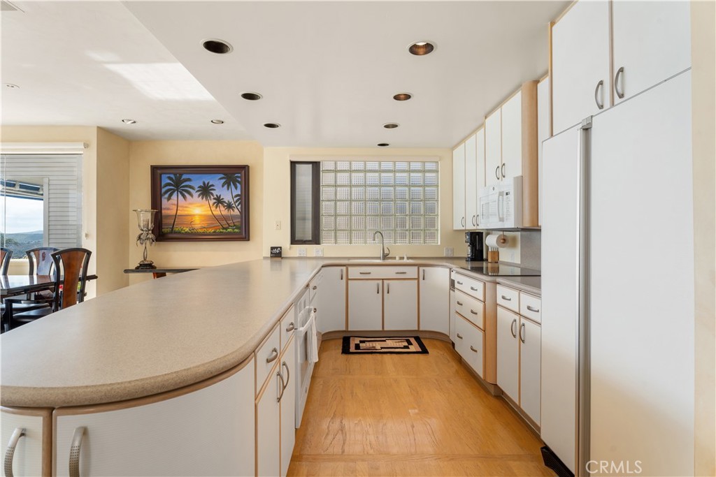 1351 La Mirada, Laguna Beach CA 92651 - photo 15