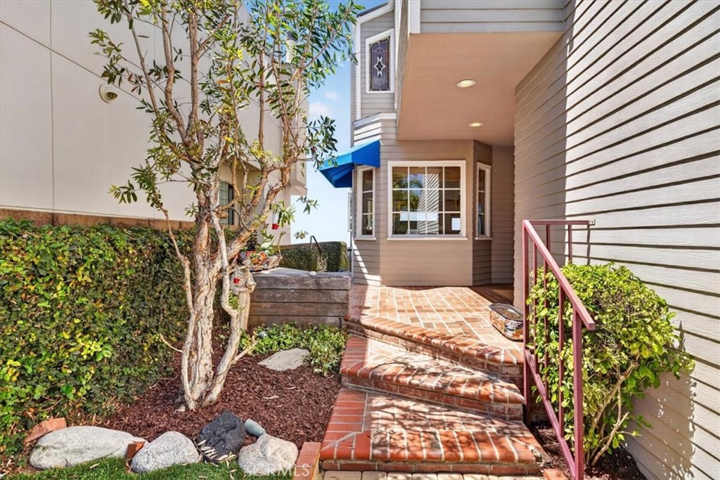 1361 La Mirada, Laguna Beach CA 92651 - photo 16