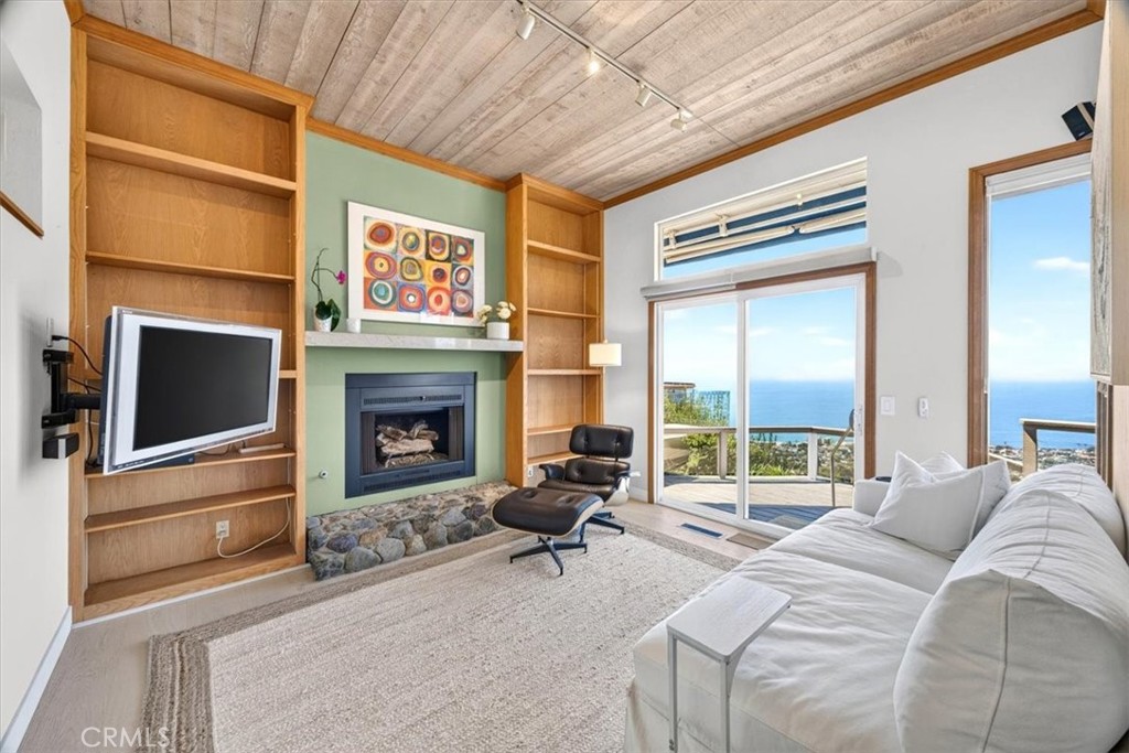 1361 La Mirada, Laguna Beach CA 92651 - photo 35