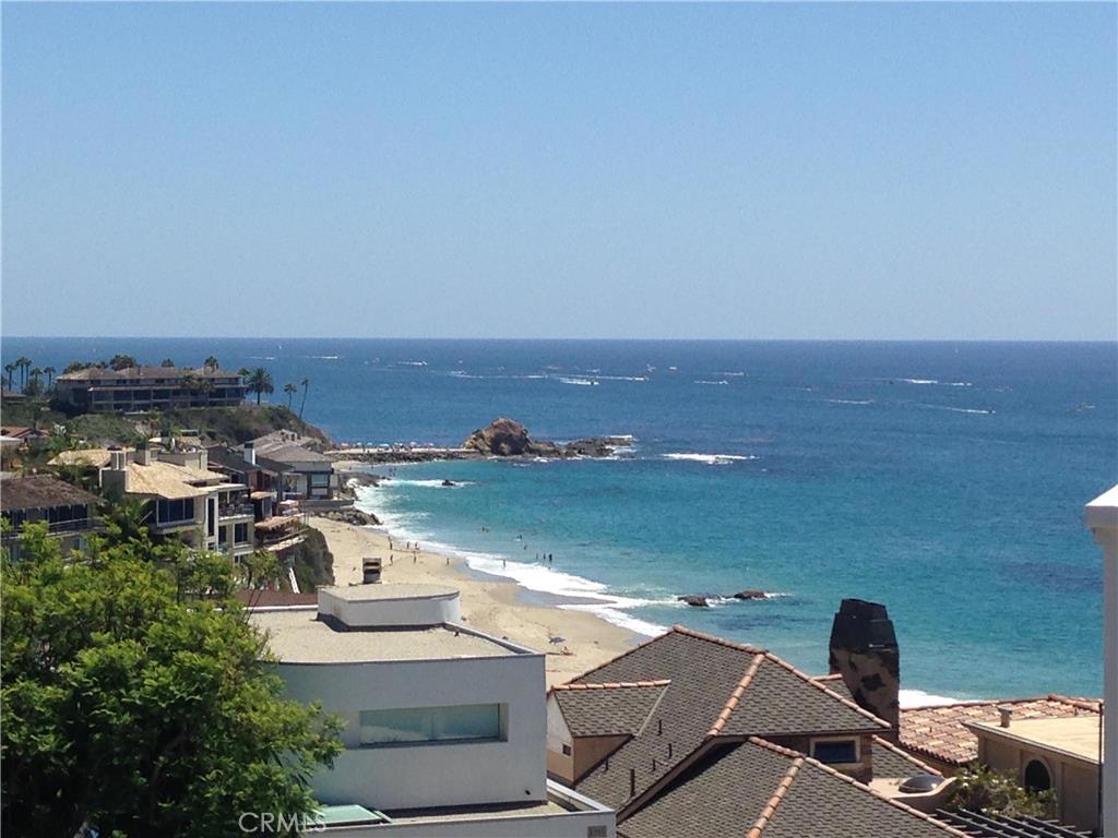 Welcome to Victoria Beach! The sand and surf are just a short stroll from your front door! - 138 Mcaulay Place, Laguna Beach CA 92651 - photo 1