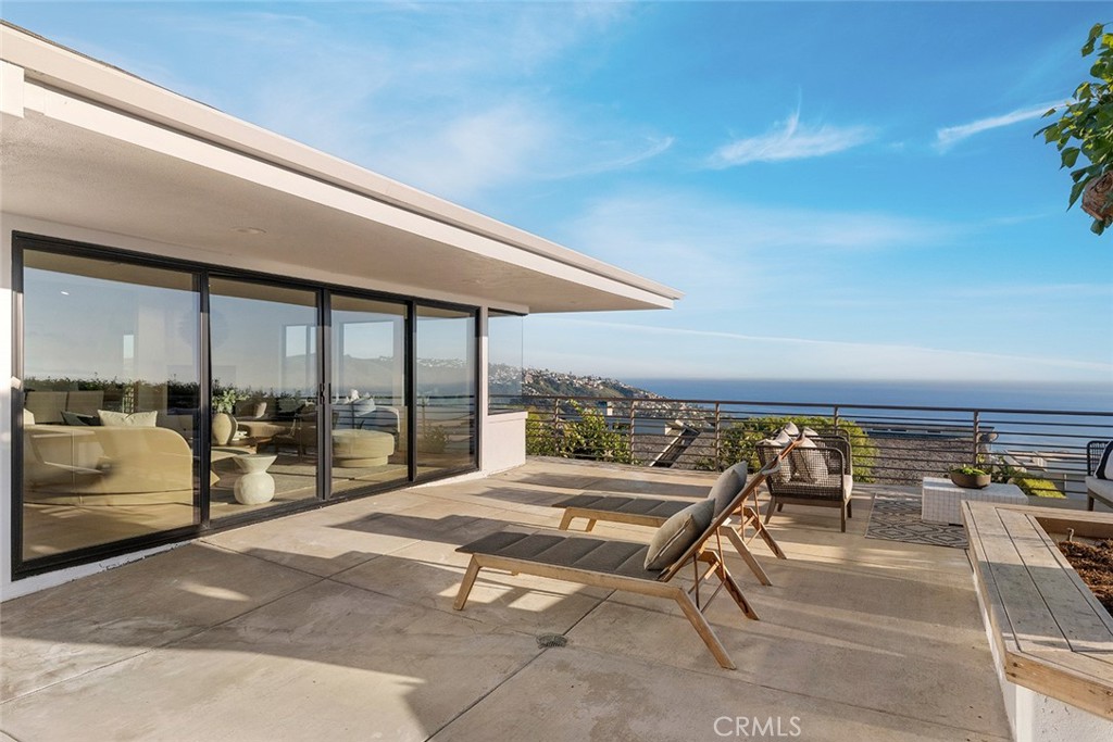 Custom home lives like a one-story - 1401 Bounty Way, Laguna Beach CA 92651 - photo 4