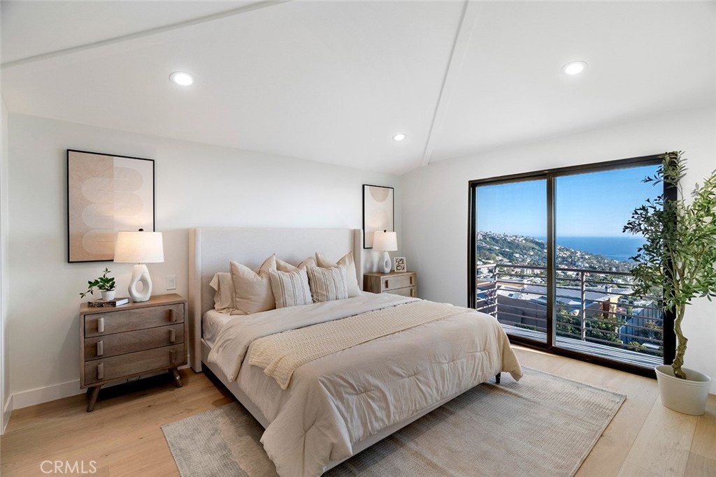 Primary Bedroom Suite on Main Floor - 1401 Bounty Way, Laguna Beach CA 92651 - photo 26