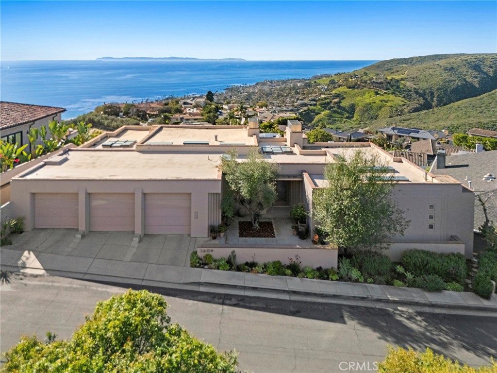Sweeping ocean views from every room define this substantial custom residence, completed in 1997 and set on a wide-front - 1409 Samoa Way, Laguna Beach CA 92651 - photo 5