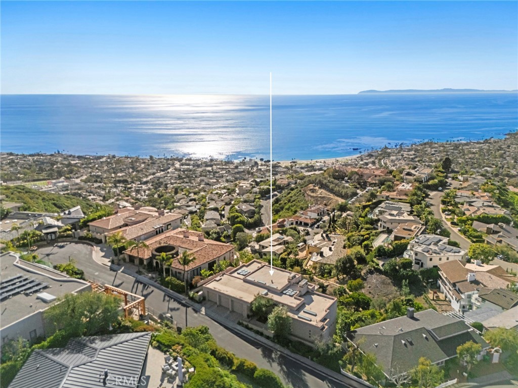 Located on a cul-de-sac in the sought-after Mystic Hills neighborhood and crafted by contractor Mark Falcone with interi - 1409 Samoa Way, Laguna Beach CA 92651 - photo 6