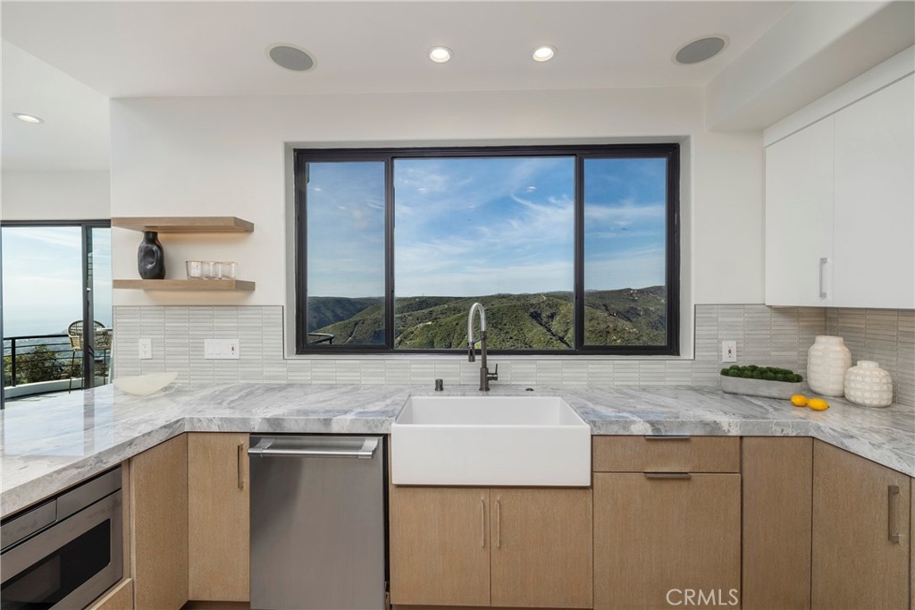1425 Skyline Drive, Laguna Beach CA 92651 - photo 12