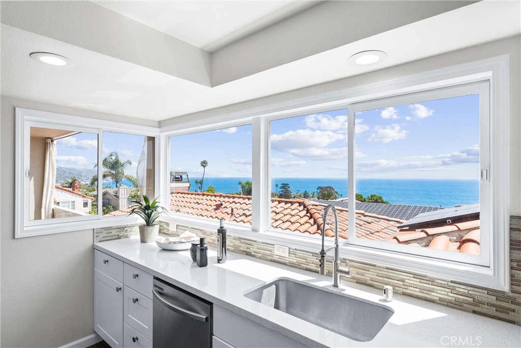 1445 Hillcrest Drive, Laguna Beach CA 92651 - photo 1