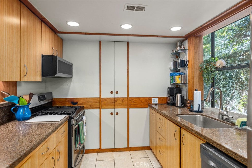 146 Chiquita Street, Laguna Beach CA 92651 - photo 12