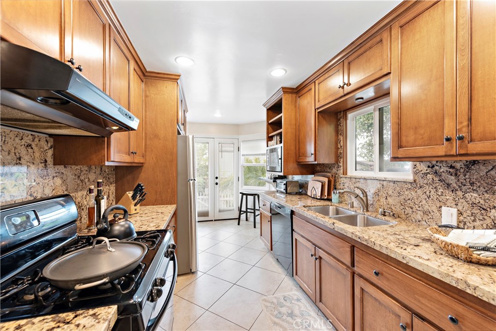 1466 Randall Way, Laguna Beach CA 92651 - photo 22