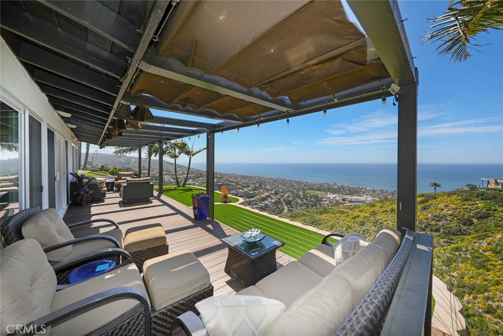Spectacular single-level residence showcases some of the best unobstructed views in all of Laguna Beach - 1485 Coral Drive, Laguna Beach CA 92651 - photo 1