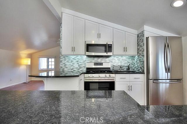 Counter to ceiling glass tile back splash. Custom cabinetry. 6 burner range. - 1486 Morningside Circle, Laguna Beach CA 92651 - photo 1