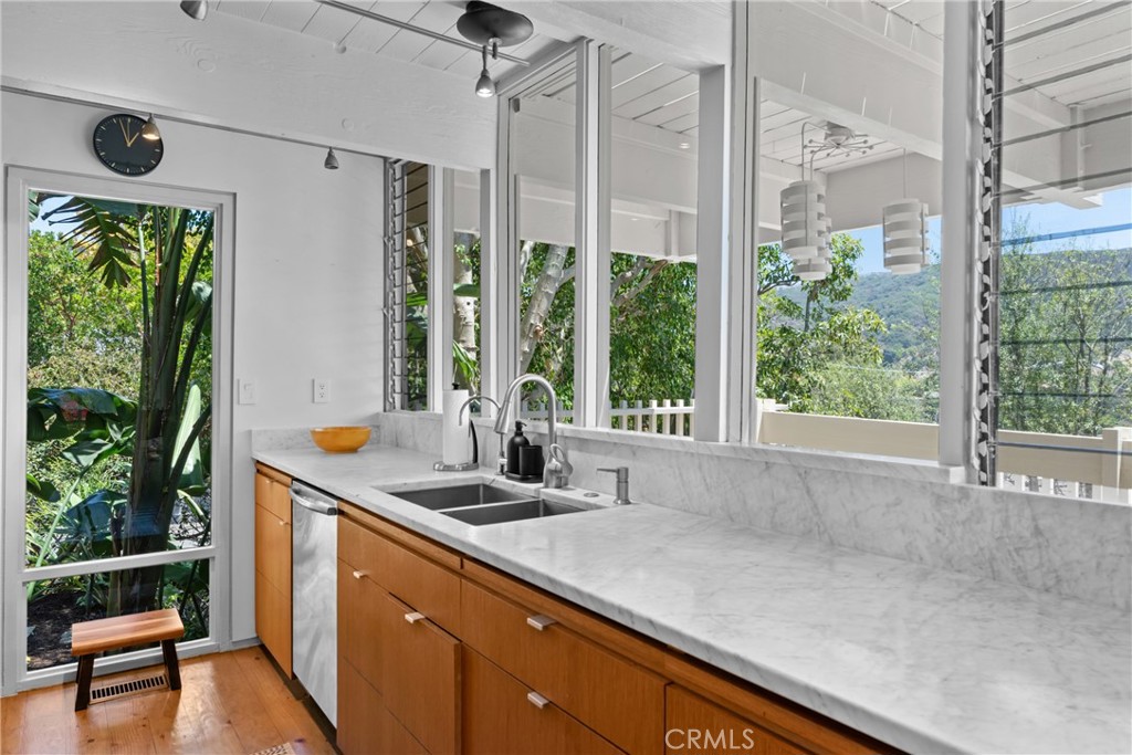 1494 Bluebird Canyon Drive, Laguna Beach CA 92651 - photo 18