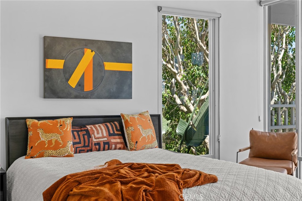 queen bed - 1494 Bluebird Canyon Drive, Laguna Beach CA 92651 - photo 27