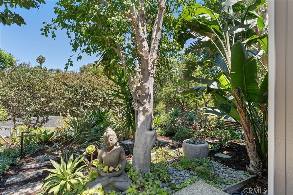 1494 Bluebird Canyon Drive, Laguna Beach CA 92651 - photo 34