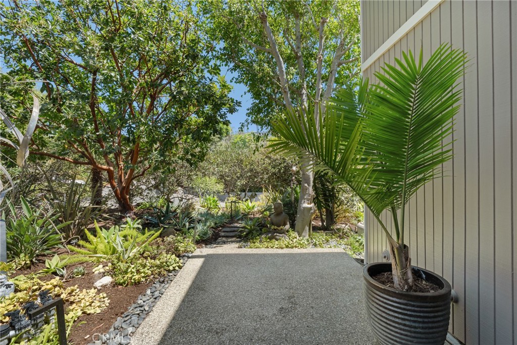1494 Bluebird Canyon Drive, Laguna Beach CA 92651 - photo 35