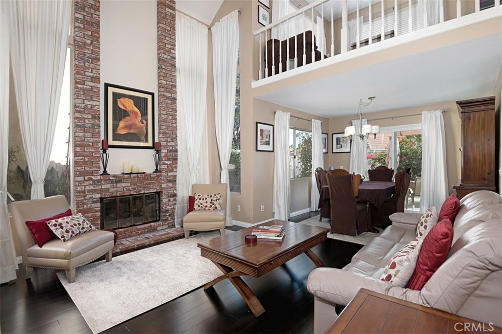 High ceilings with plenty of natural light - 15 La Costa Court, Laguna Beach CA 92651 - photo 1