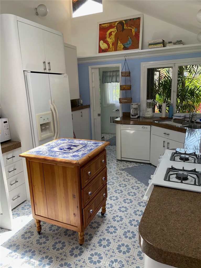 1504 Carmelita Street, Laguna Beach CA 92651 - photo 7