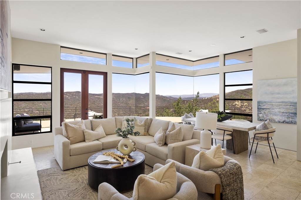 1505 Skyline Drive, Laguna Beach CA 92651 - photo 2