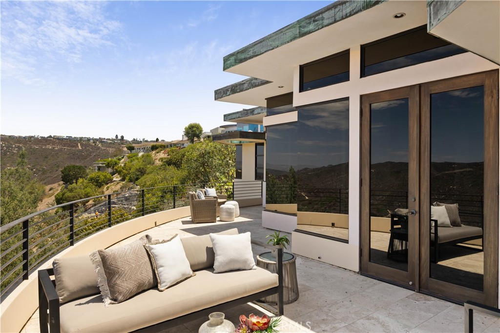 1505 Skyline Drive, Laguna Beach CA 92651 - photo 5