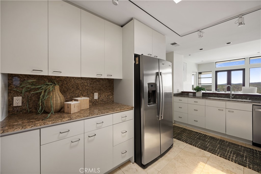 1505 Skyline Drive, Laguna Beach CA 92651 - photo 6
