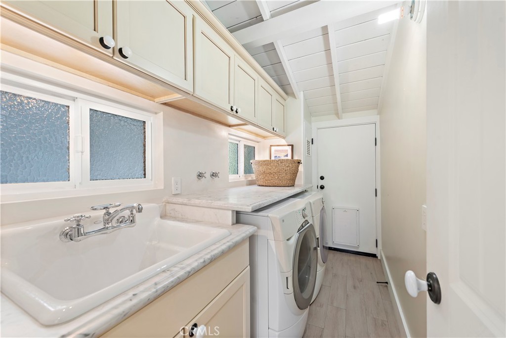 Laundry room off the master. - 151 Rockledge, Laguna Beach CA 92651 - photo 11